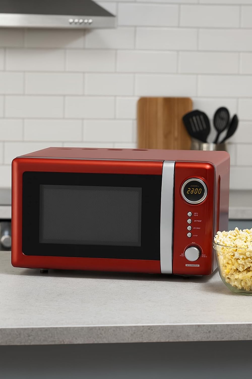 Melissa 16330109 Classico Magnetronoven, retrodesign, metalen behuizing, 20 liter ovenruimte, 700 watt magnetronvermogen, timer, 5 standen, rood metallic
