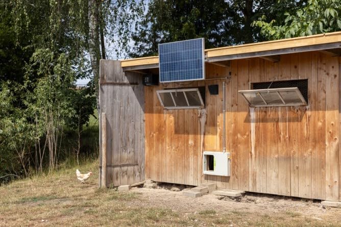 Brama West Kerbl 70601 Solar-set inclusief laadregelaar, 100 W, voor directe aansluiting op een 12 volt batterij, inclusief horizontale steun, zonnepaneel