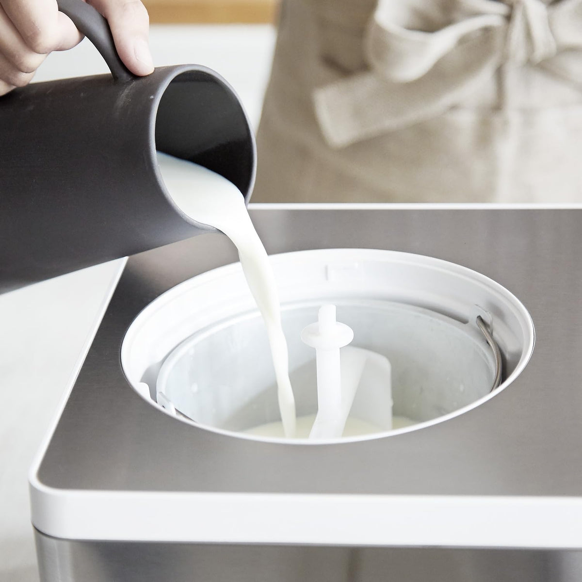 IJsmachine & Yoghurtmaker Elisa 2,0 L met zelfkoelende compressor 180w, gemaakt van roestvrij staal, ijsmaker met koel- en verwarmingsfunctie, bewaarcontainer
