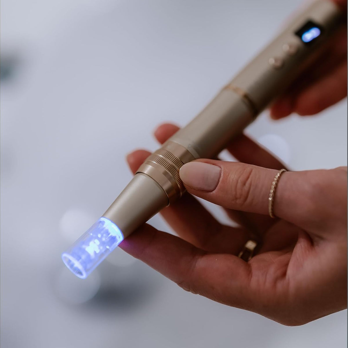 Beautifly Meso Intense Golden microneedling pen, mesotherapie, gezichtsmassageapparaat, anti-rimpels, dermapen, dermaroller, massageapparaat, anti-aging, massage, gezichtsmassage