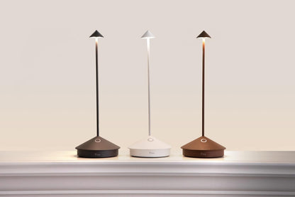Zafferano Pina Pro, oplaadbare draadloze LED tafellamp, dimmer touch 2700K, IP54 binnen/buiten gebruik, lange levensduur van de batterij, aluminium behuizing, H29cm - Donkergrijs