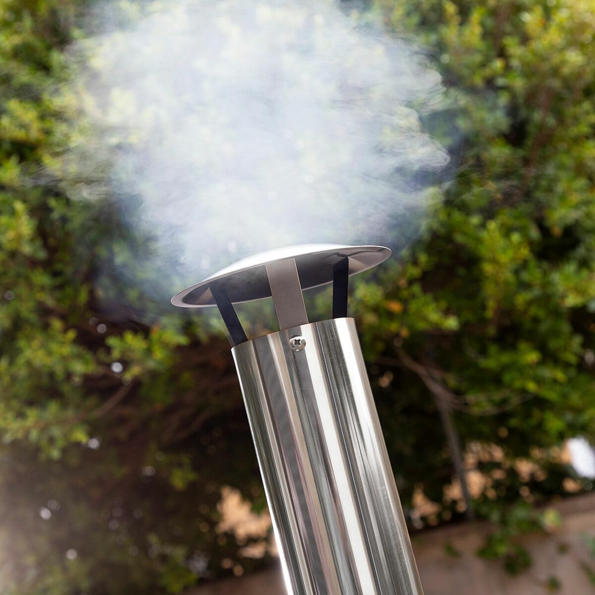 InnovaGoods - Pellet Pizza Oven met Accessoires, Roestvrij Staal Ontwerp, Draagbaar voor Buitengebruik, Inclusief Thermometer en Schoorsteen, Keramische Steen, Opvouwbare Poten, Waterdichte Hoes