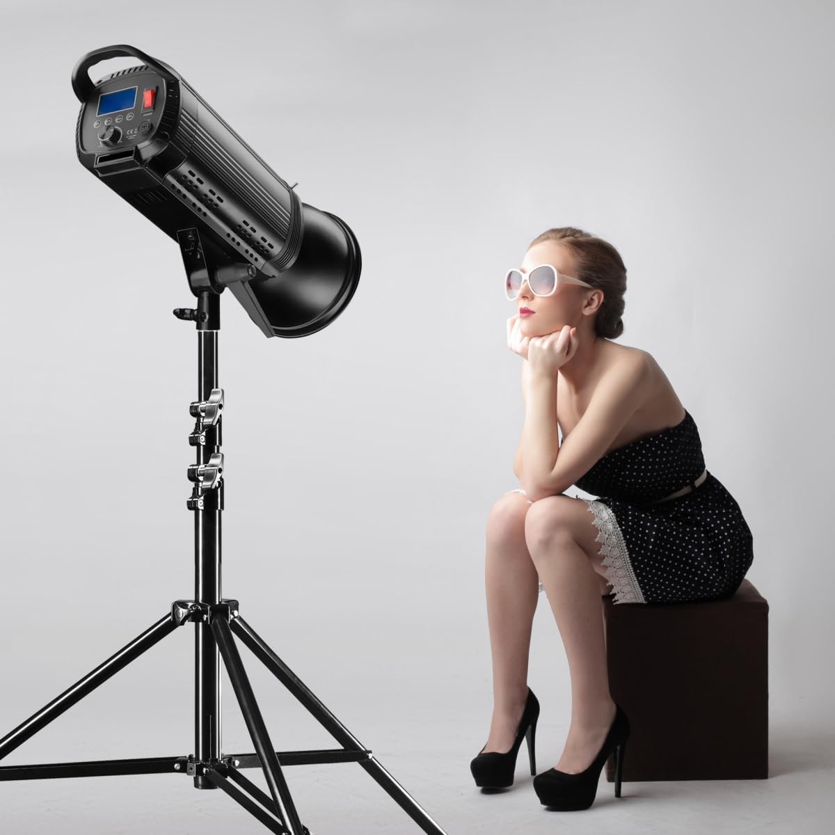 Walimex pro Niova 200 Plus Daglicht dimbare LED videolamp met Bowens reflector & zachte diffuser I Studiolamp met COB LED technologie I 5600 K, CRI=93 I Lichtsterkte instelbaar van 10-100%