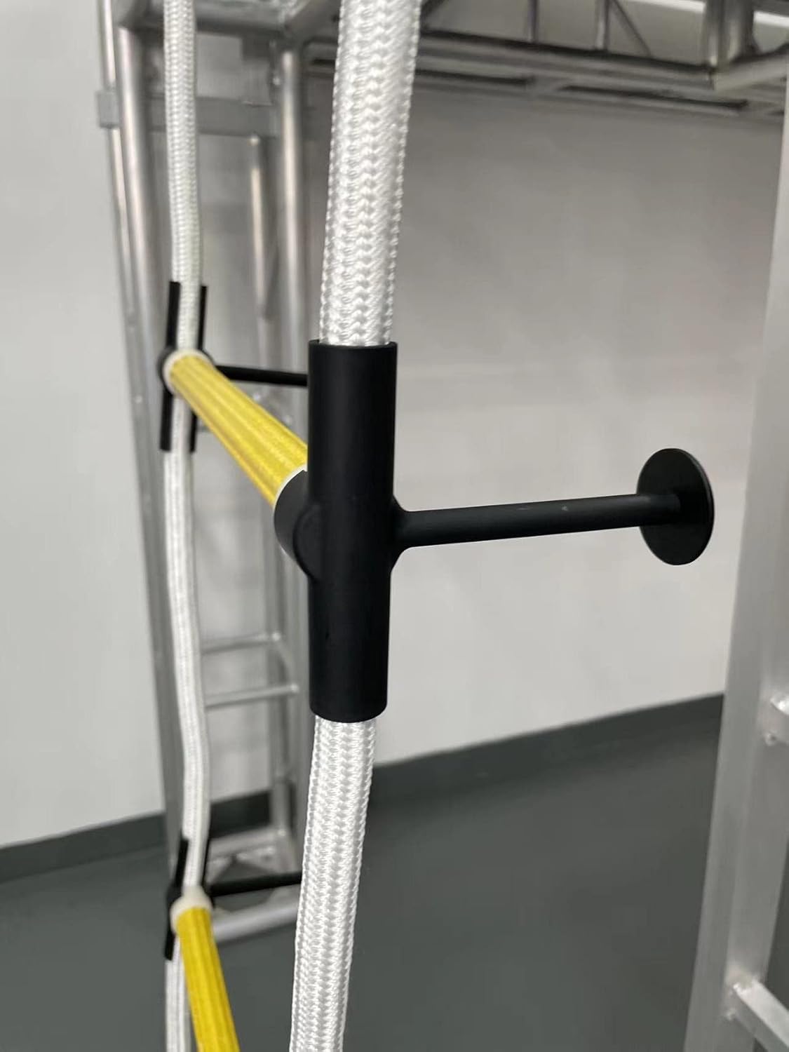 Veiligheidsladder 10 m Vlambestendig - Innovatieve oplossing Ladder met stand-off stabilisatoren, veiligheidskoord en riem - Herbruikbaar - Gewichtscapaciteit tot 900 kg – Veiligheid en Duurzaamheid