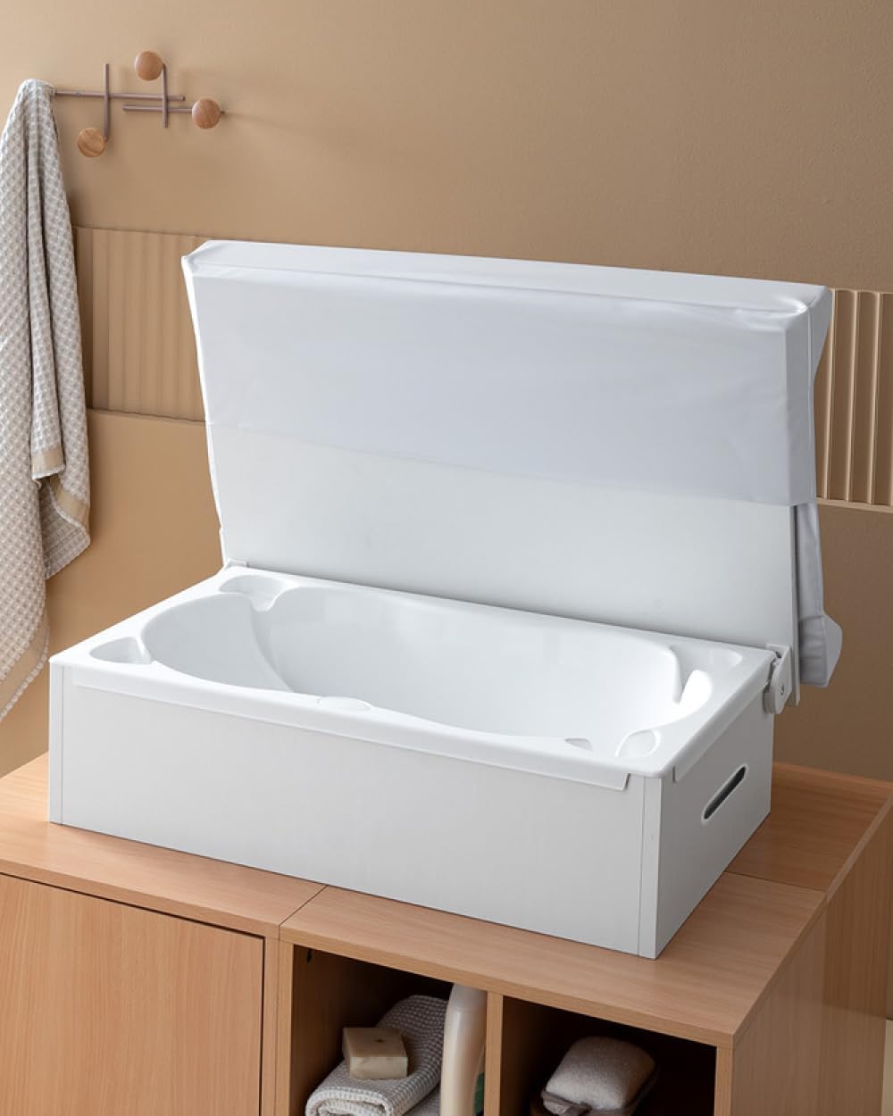 G.A. Baby Collection Badkuip met deksel en kussen, 80 x 50 x 29 cm, ergonomische vorm met antislip zitting, gemaakt in Italië