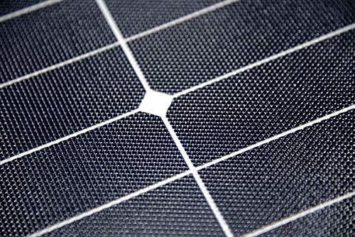 Offgridtec© FSP-2 225W opvouwbaar zonnepaneel met Sunpower Back-Contact cellen zonder laadregelaar met praktische draaggreep en opbergruimte voor kabel. Voor camping, reizen, boot caravan