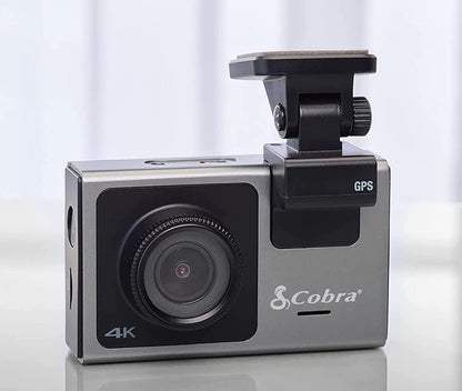 Cobra SC400D dashcam + achtercamera - 4K-resolutie, Alexa, geschikt voor 3 camera's, realtime stuurprogrammawaarschuwingen, heads-up navigatie, Emergency Mayday, Drive Smarter App, 3 "touchscreen,