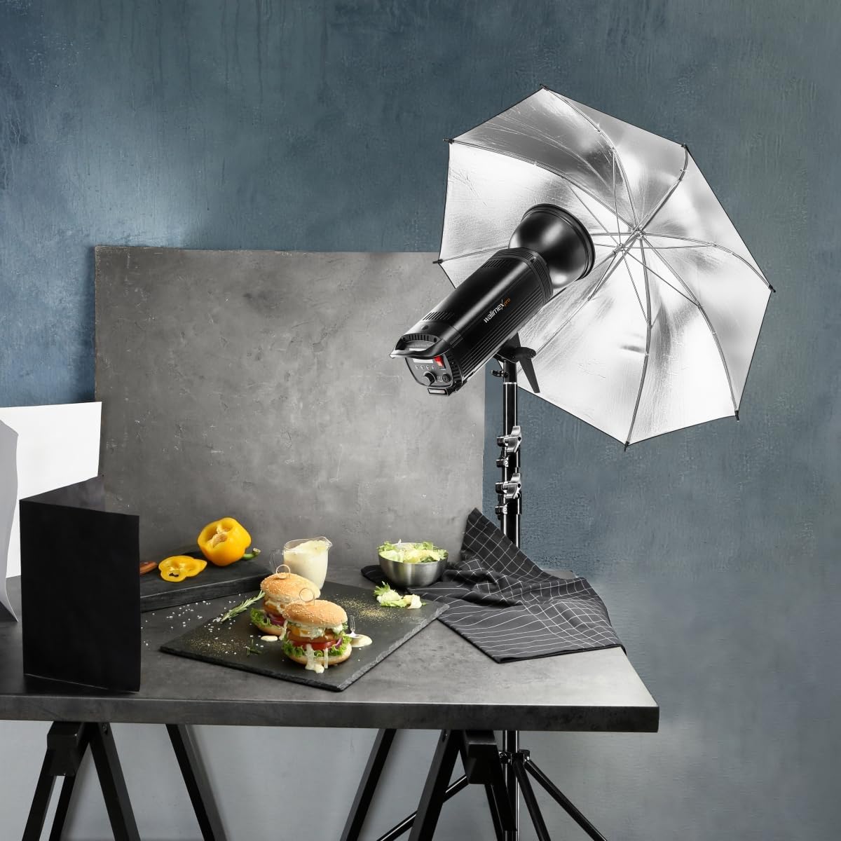 Walimex pro Niova 200 Plus Daglicht dimbare LED videolamp met Bowens reflector & zachte diffuser I Studiolamp met COB LED technologie I 5600 K, CRI=93 I Lichtsterkte instelbaar van 10-100%
