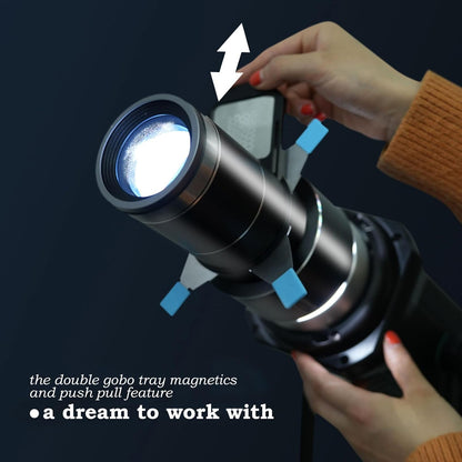 Bowens Mount Snoot DF DIGITALFOTO, Optische Snoot voor Monolight Portretten met Framing Shutter, Compatibel met Aputure Amaran 60D/XS/100X/D 200D/X, Godox SL60, 25 Gobo's