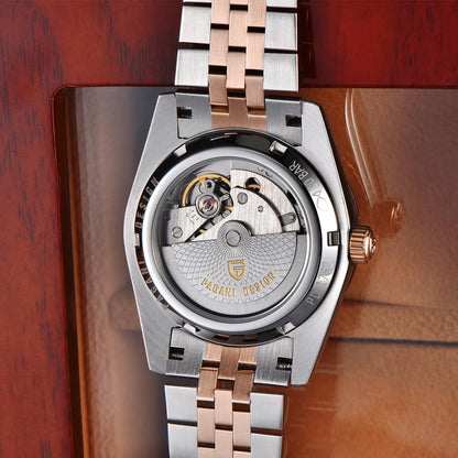 Pagani Design herenhorloge DD36, een luxe herenhorloge met een gouden wijzerplaat, Dual Date Display, Sapphire Crystal Glass, Roestvrij stalen kast, 10 bar waterbestendigheid, en ST16 uurwerk.