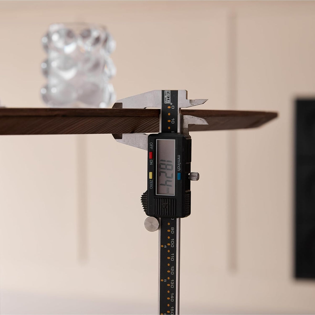 Ronde Eettafel – Boerderijkeukentafel – Eetkamertafel – Keukentafel – Tafel Voor 4-6 Personen – MDF Tafelblad 1,8 cm Dik – Robuuste Cilindrische Houten Lattenbasis