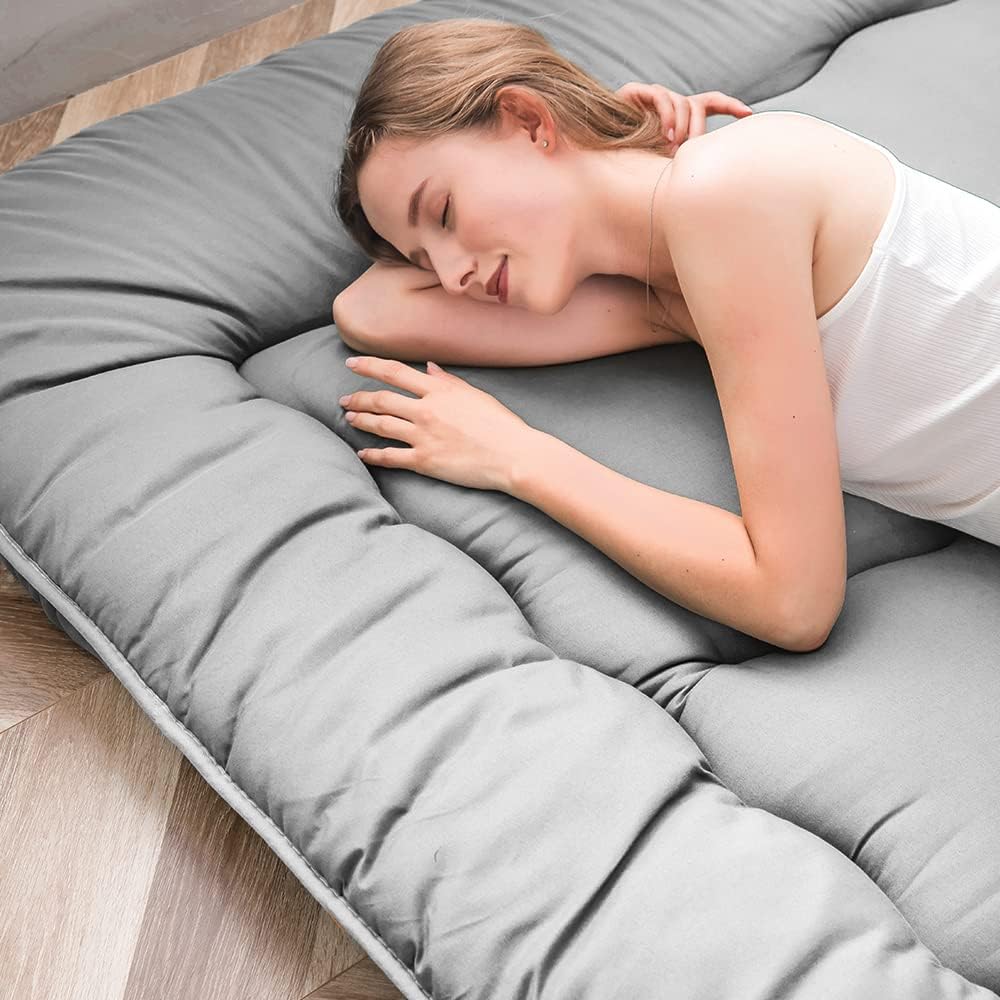 MAXYOYO Japanse futonmatras voor op de vloer, dikker tatami-slaapkussen, opvouwbare oprolbare slaapzaal mat, mat, vloerligstoel, kussen bed (grijs, kingsize)