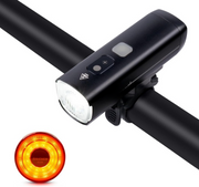 Fietslamp - Fietslicht - Fietsverlichting Set - Oplaadbaar - met 1500 Lm Koplamp - Smart Achterlicht - 5 Helderheidsniveaus - USB-C - voor Road - Mountain - Urban Fietsen - Strap Mount - IPX7-Waterdicht - Zwart en Rood