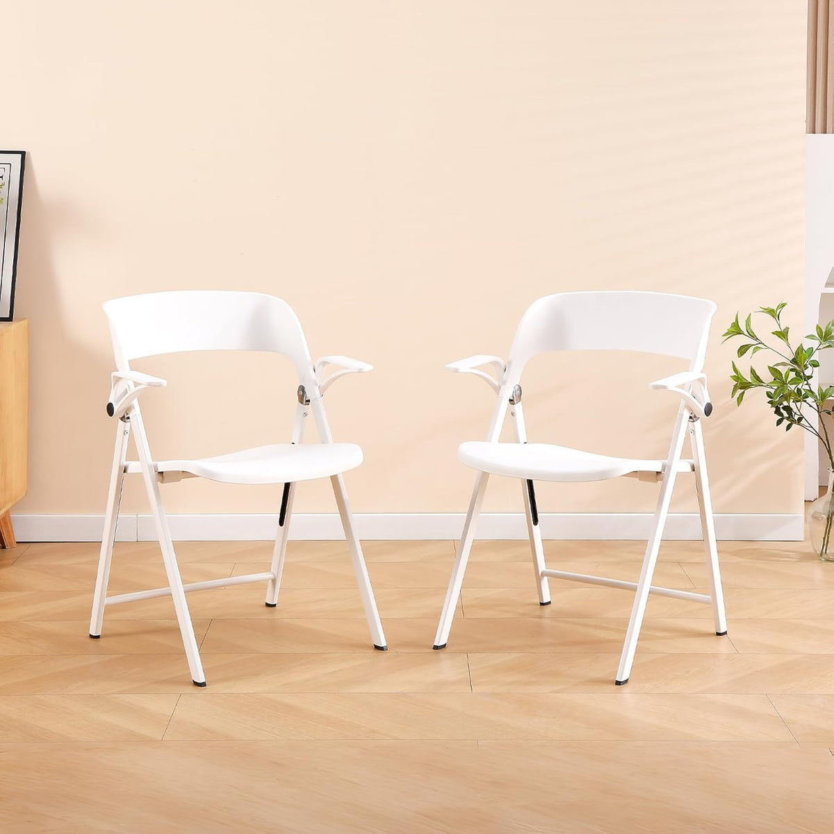 Witte bureaustoel met armen, kunststof klapstoelen, comfortabele stapelbare eetkamerstoelen, draagbare opvouwbare stoel met stalen frame voor binnen, buiten, bruiloft, feest, gazon, tuin