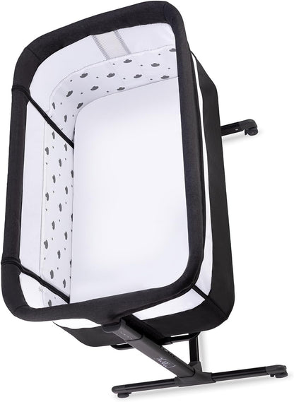 Momi Revo Multifunctionele bijzet- en kinderbed, 6-traps in hoogte verstelbaar van 72 tot 82 cm, met wielen, incl. matras, bevestigingsriemen, insectenbescherming en beugel met speelgoed