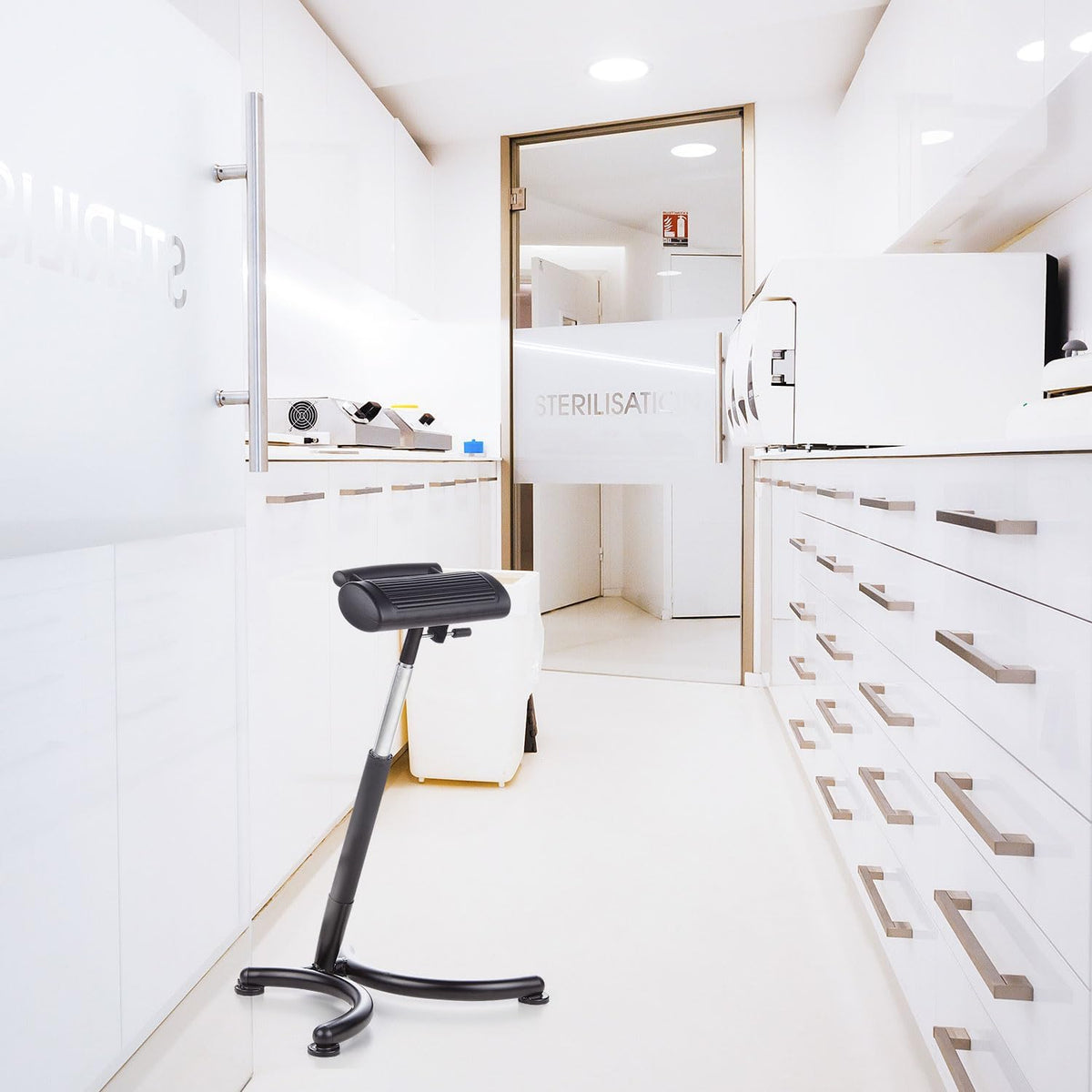 Stahulp – Werkkruk – Sta Kruk – Verstelbare Stoel – Ergonomische Kruk – In Hoogte Verstelbaar 70-93 cm – Hardschuim Zitting Met Antislip