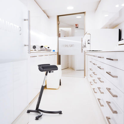 Stahulp – Werkkruk – Sta Kruk – Verstelbare Stoel – Ergonomische Kruk – In Hoogte Verstelbaar 70-93 cm – Hardschuim Zitting Met Antislip
