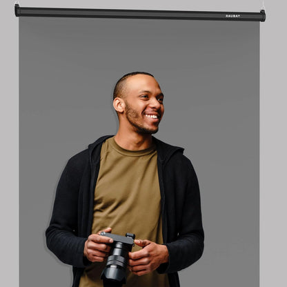 RAUBAY Intrekbare pull-down grijze schermachtergrond - 152 x 220 cm inklapbare muurgemonteerde achtergrond voor professionele videoproductie, fotografie, TikTok en videoconferenties