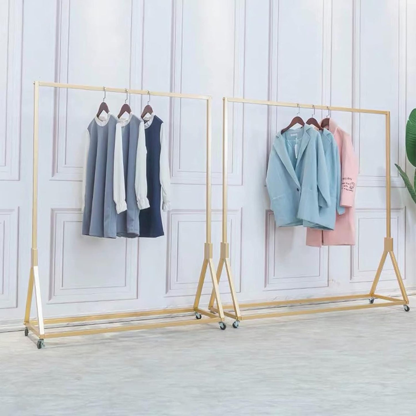 Kledingwinkel Moderne rollende kleding displaystandaards met wielen, opslag schoenentas pijpplank, organisatie kledingrek, thuiskleding hangende planken (goud zonder houten bord, 47,2 inch