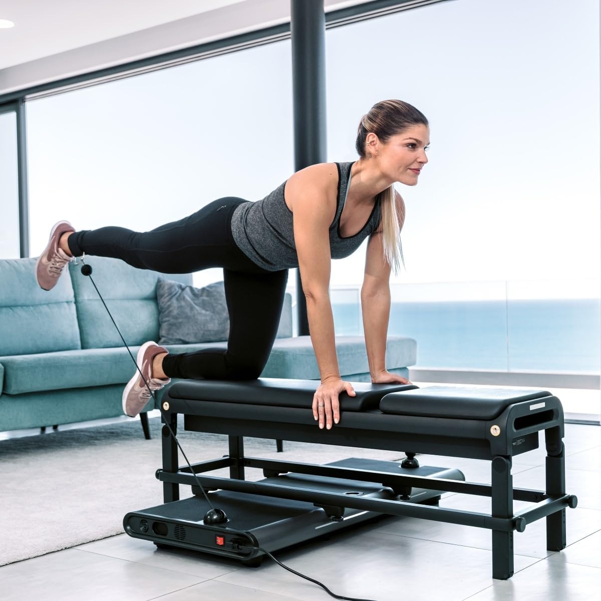 G1i Smart Home Gym – High-quality strength training equipment with 150 kg resistance, 75 levels, smart bar, app control and complete accessory set - QUORE