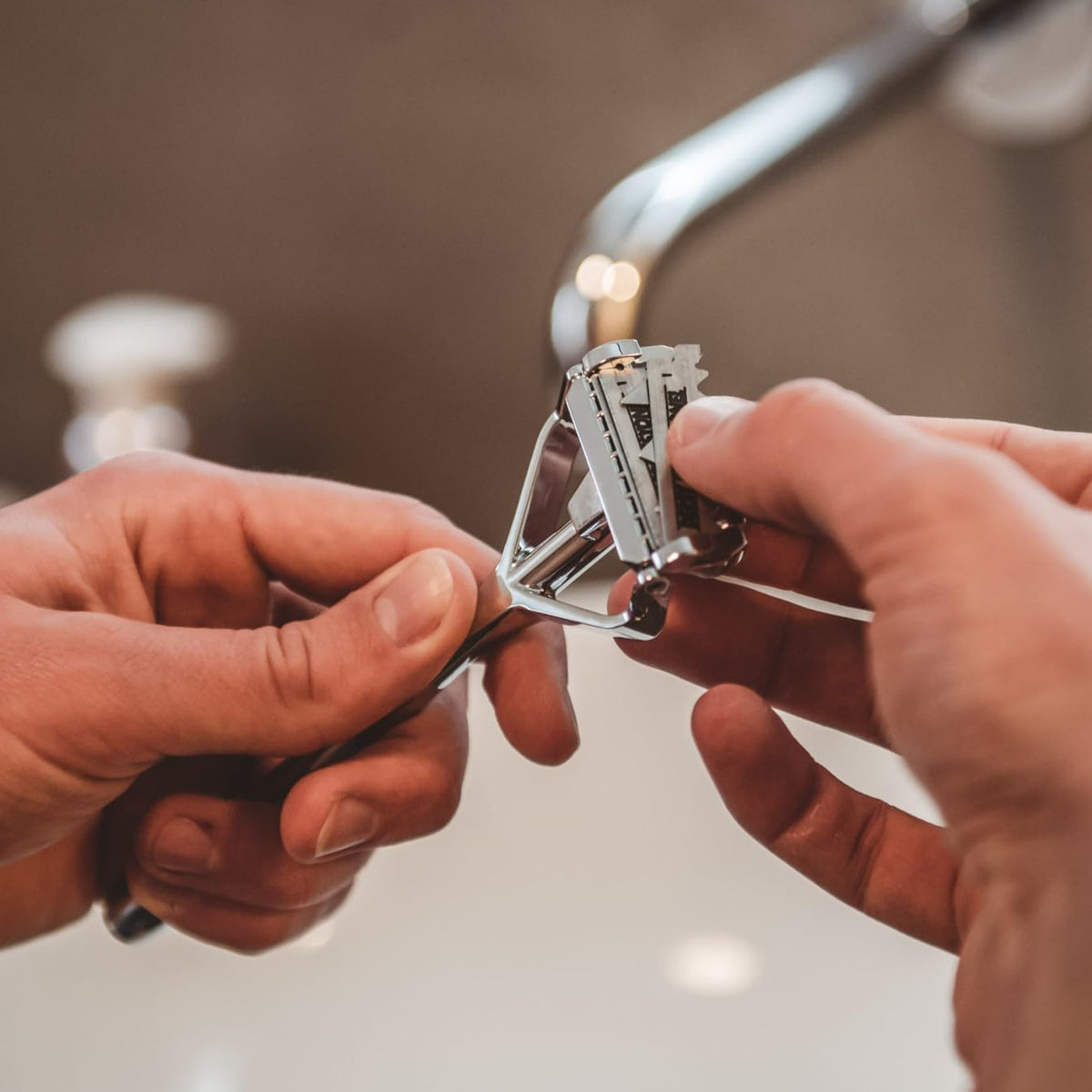 Metalen Scheermes – Veiligheidsscheermes – Nat Scheermes – Handscheermes – Scheermes Voor Gezicht En Lichaam – Flexibele Scheerkop – Plasticvrij & Duurzaam