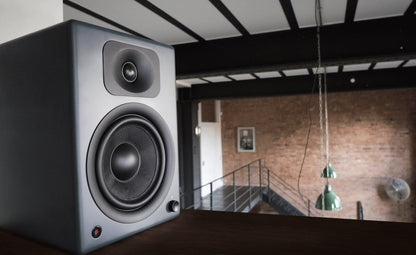 wavemaster TWO PRO stone gray – luidsprekersysteem (110 Watt) met Bluetooth streaming, digitale poorten en IR-afstandsbediening actieve boxen gebruik voor tv/tablet/smartphone, donkergrijs (66352)