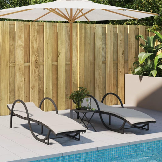 Ligbedden – Ligstoelen – Zonnebedden – Tuinstoelen – Loungebedden – Set van 2 – Zwart poly rattan – Inclusief dikke kussens