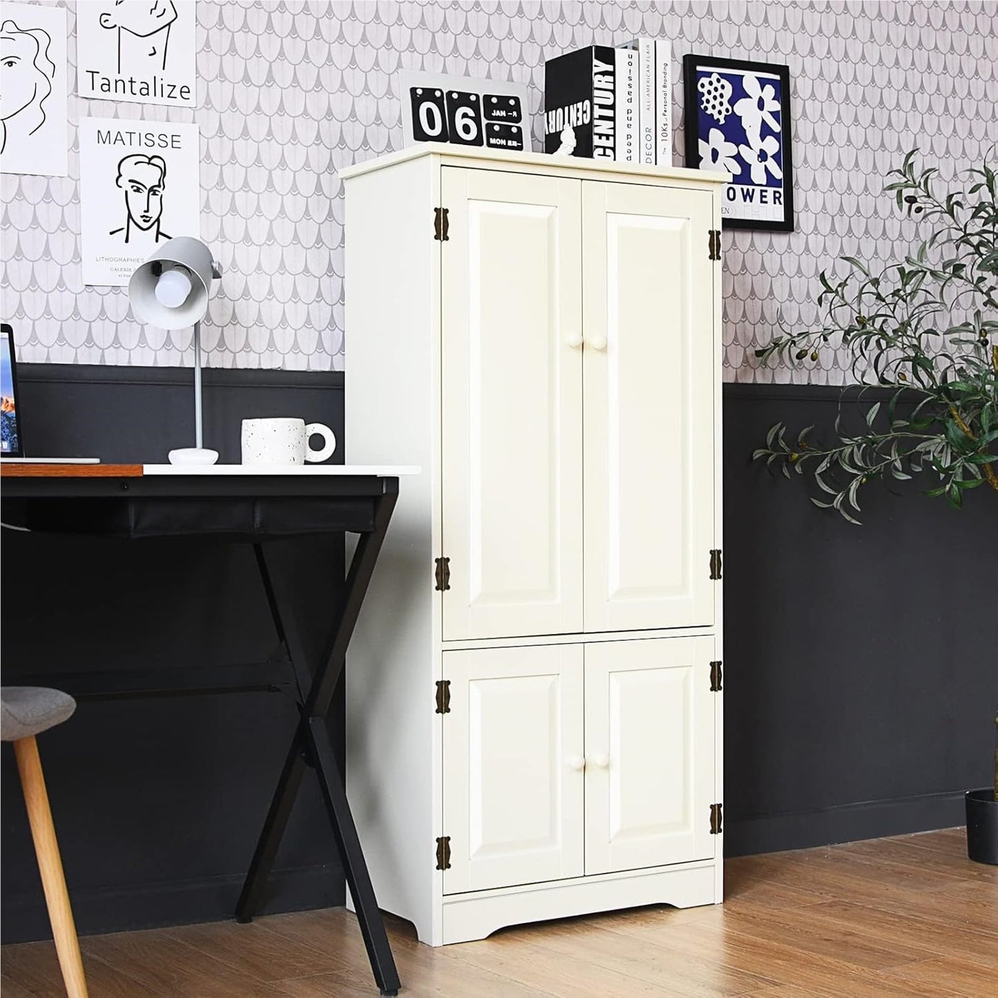 Witte Opbergkast – Kasten – Vloerkast – Dressoir – Bergkast – 4 Deuren – 2 Verstelbare Planken – MDF – Compact Design