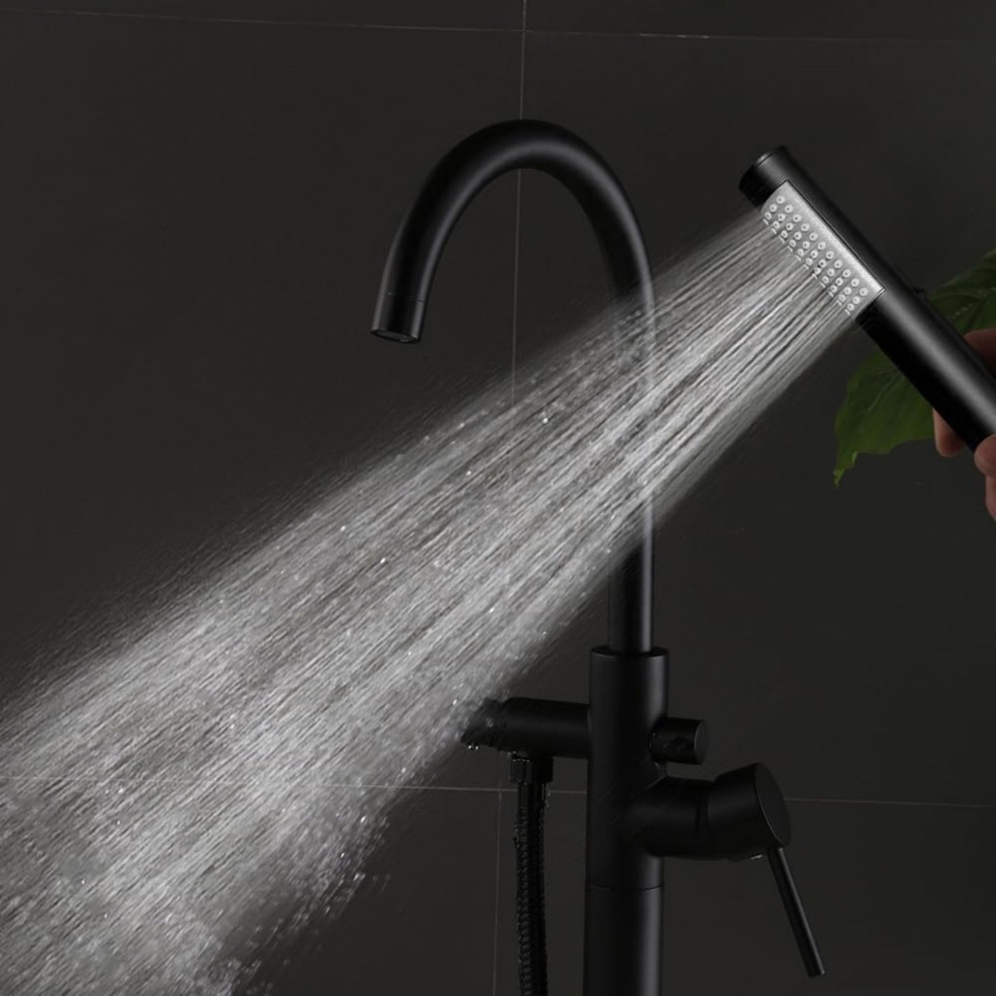 Badkraan – Badmengkraan – Badthermostaat – Mengkraan – Handdouche – Vrijstaand – Zwart – Messing – Vloermontage – Hoogte 115 cm – Watervaluitloop 22 cm