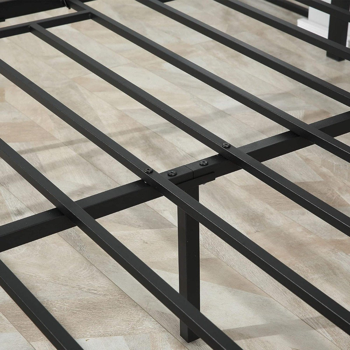 Bedframe – Tweepersoonsbed – Metalen Bed – Houten Bed – Industrieel Bed – Stevig Metaal & Hardhout – Opbergruimte Onder Bed – Afmeting 162x195 cm
