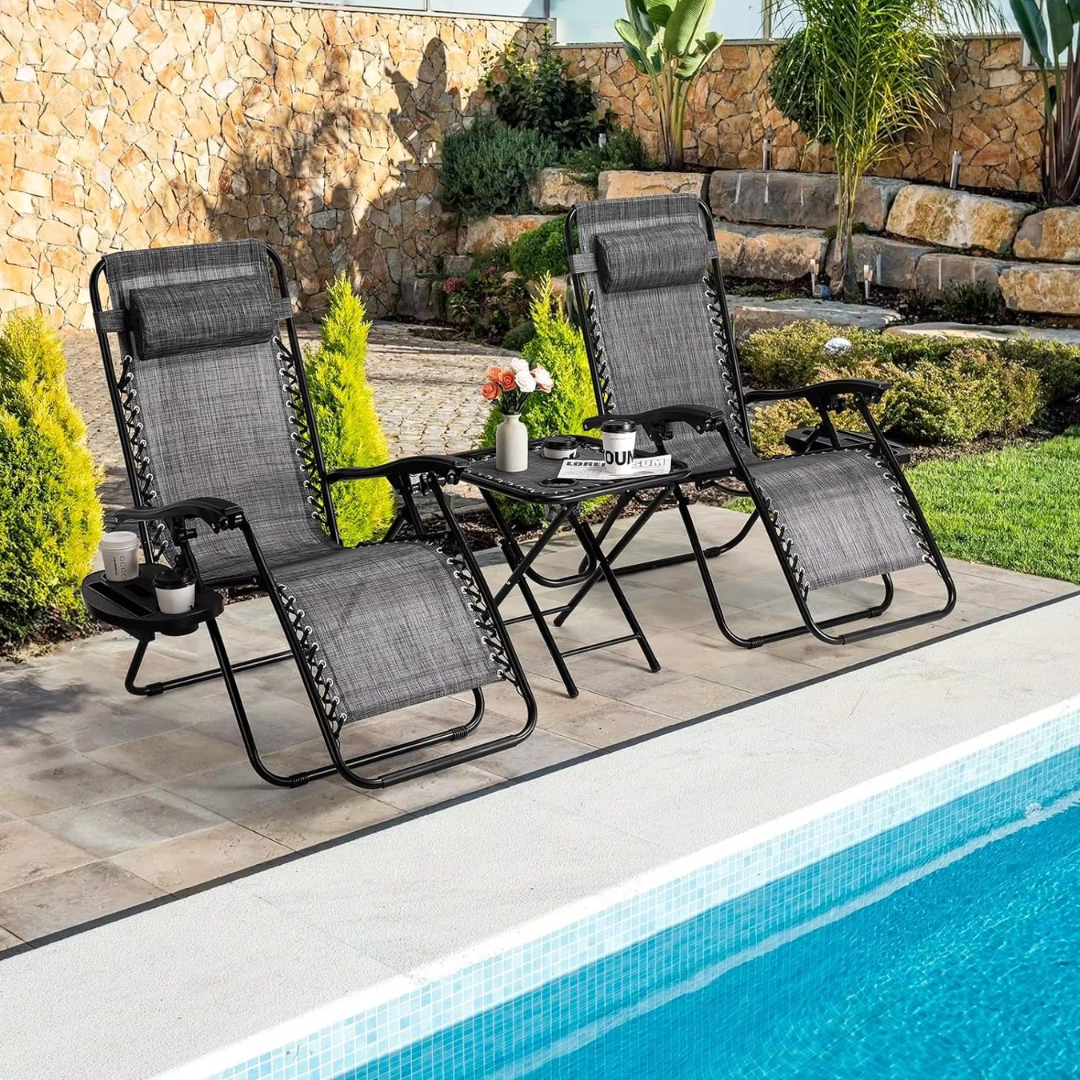 Ligstoelen Set met Tafel - Loungeset Buiten - Verstelbare Tuinstoelen - Campingstoelen - Opvouwbare Strandstoelen met Hoofdkussen en Bekerhouder - Grijs
