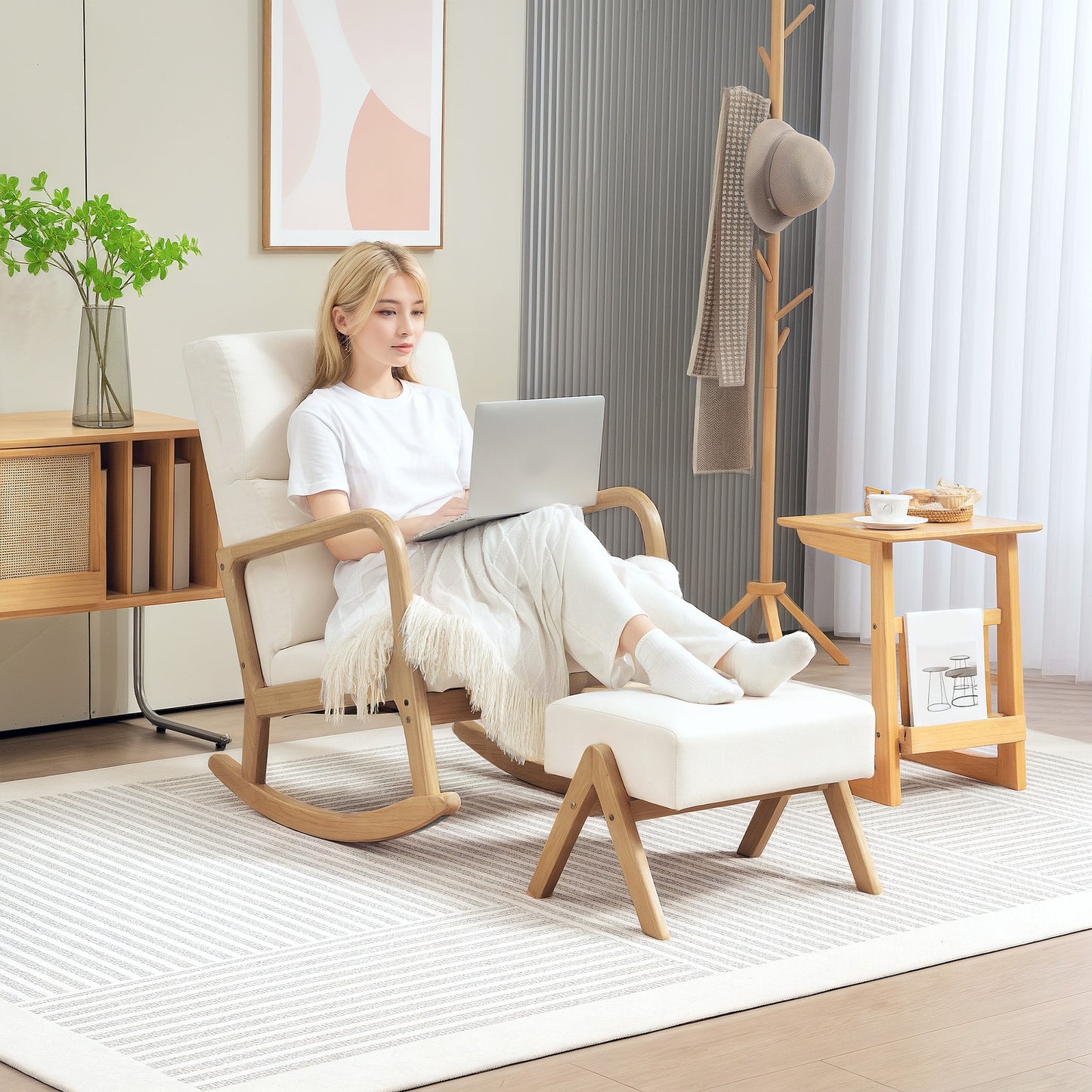 Schommelstoel – Loungestoel – Relaxstoel – Fauteuil – Zitstoel – Met Voetenbank – Bamboe Frame – Comfortabele Katoenen Bekleding – Max. Draagkracht 150 kg – Crème Wit