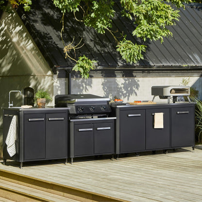 Cozze | Low outdoor kitchen H70 cm with stainless steel worktop | Ideal height for plancha | 2 doors | 2 shelves | 6 hooks | 4 wheels Ø75 mm | Powder coated steel | Load capacity 100 kg - QUORE