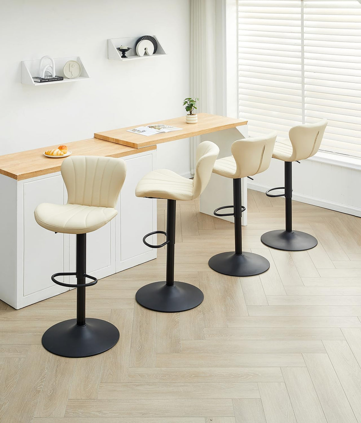 TUKAILAI Barkruk, set van 2 kunstleer, barstoel, in hoogte verstelbaar, 360 graden draaibaar, kruk met rugleuning, voetensteun, metalen frame, moderne schaalvorm, keukenkruk, barkruk voor keukenbars