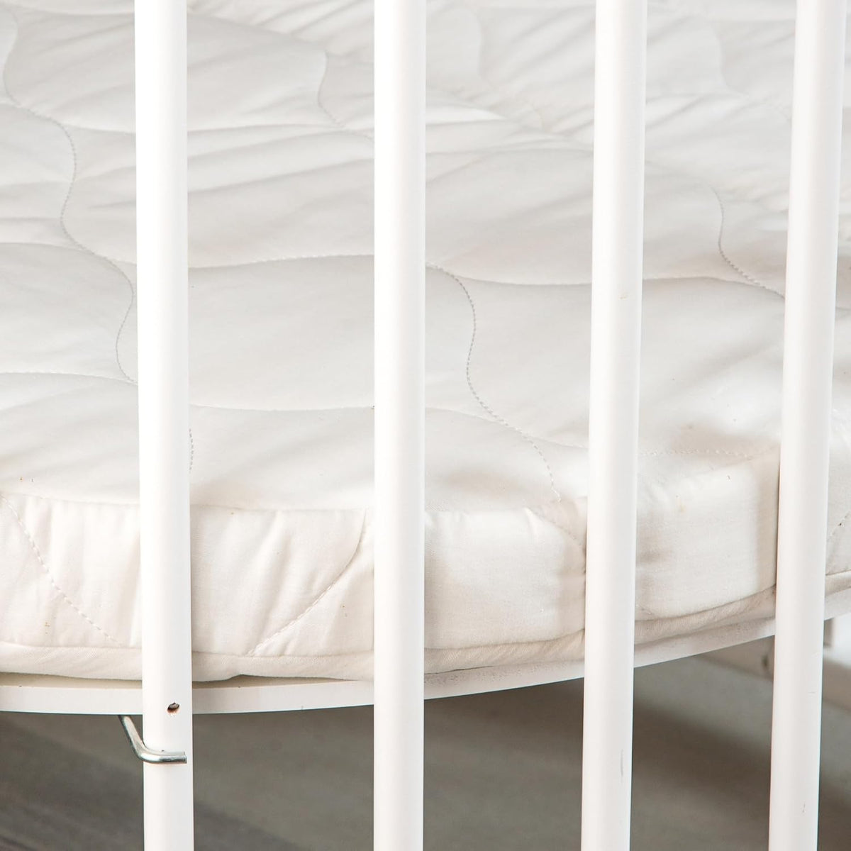 Baby Box – Round Wooden Play Box – Playpen – Includes Mattress – 91x91x85cm – White - QUORE