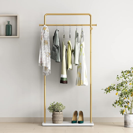 TIEOU Gouden kledingrek met plank, gouden kledingrekken voor boetieks, vrijstaand kledingrek voor hangende kleding, gouden kapstok, klein metalen kledingrek voor zwaar gebruik, Industrieel kledingrek