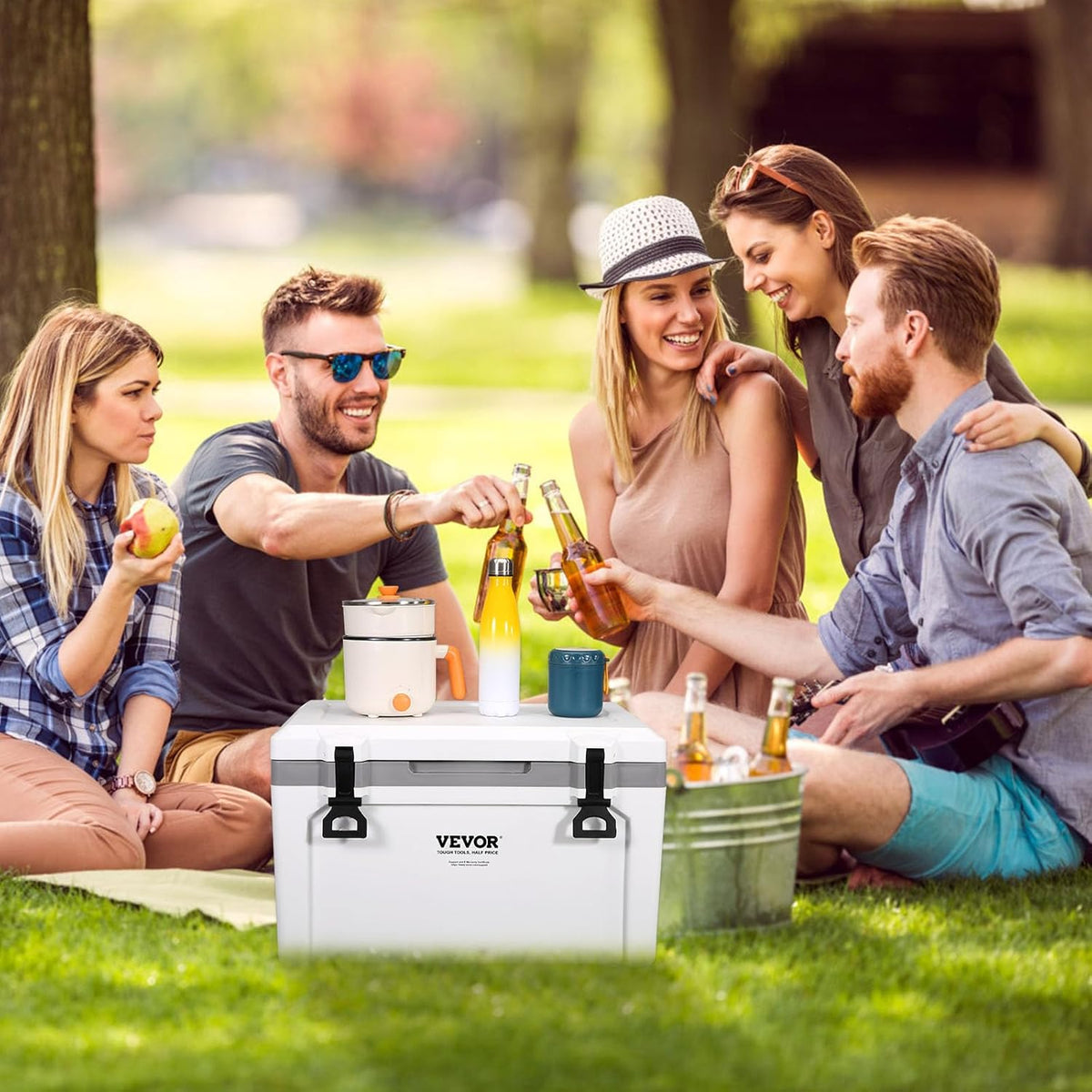 VEVOR Passieve Koelbox Ijs 57,26 L, Geïsoleerde Koelbox Camping Thermobox 45-50 Blikken, Camping Box Koelbox met een Mand, Isolatie Koelbox Draagbaar, Multifunctionele Ijskoelbox
