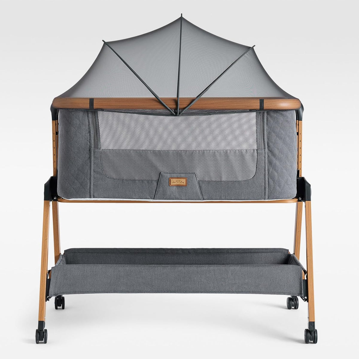 Love For Sleep SnooBee Next To Me Babybed & Babybed – 6 hoogtes, wielen, matras, zijpanelen van ademend mesh met muggennet (0-6 maanden) - grijs/grenen
