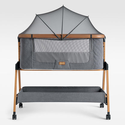 Love For Sleep SnooBee Next To Me Babybed & Babybed – 6 hoogtes, wielen, matras, zijpanelen van ademend mesh met muggennet (0-6 maanden) - grijs/grenen