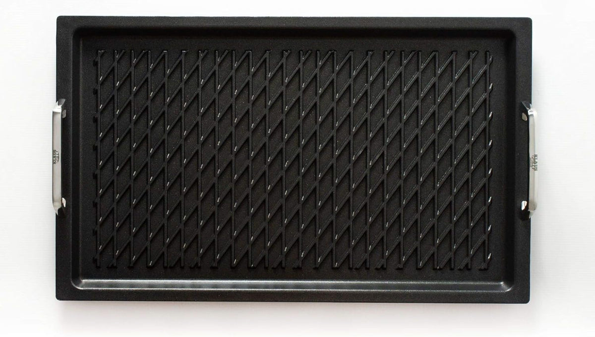 Gastronorm GN 1/1 bakplaat met grill - AMT Gastroguss-bodem, 53 x 33 cm, 2 cm diep, met roestvrijstalen handgrepen, Lotan® anti-aanbaklaag, niet-inductie, AMZN-KG-25333-G-BBQ