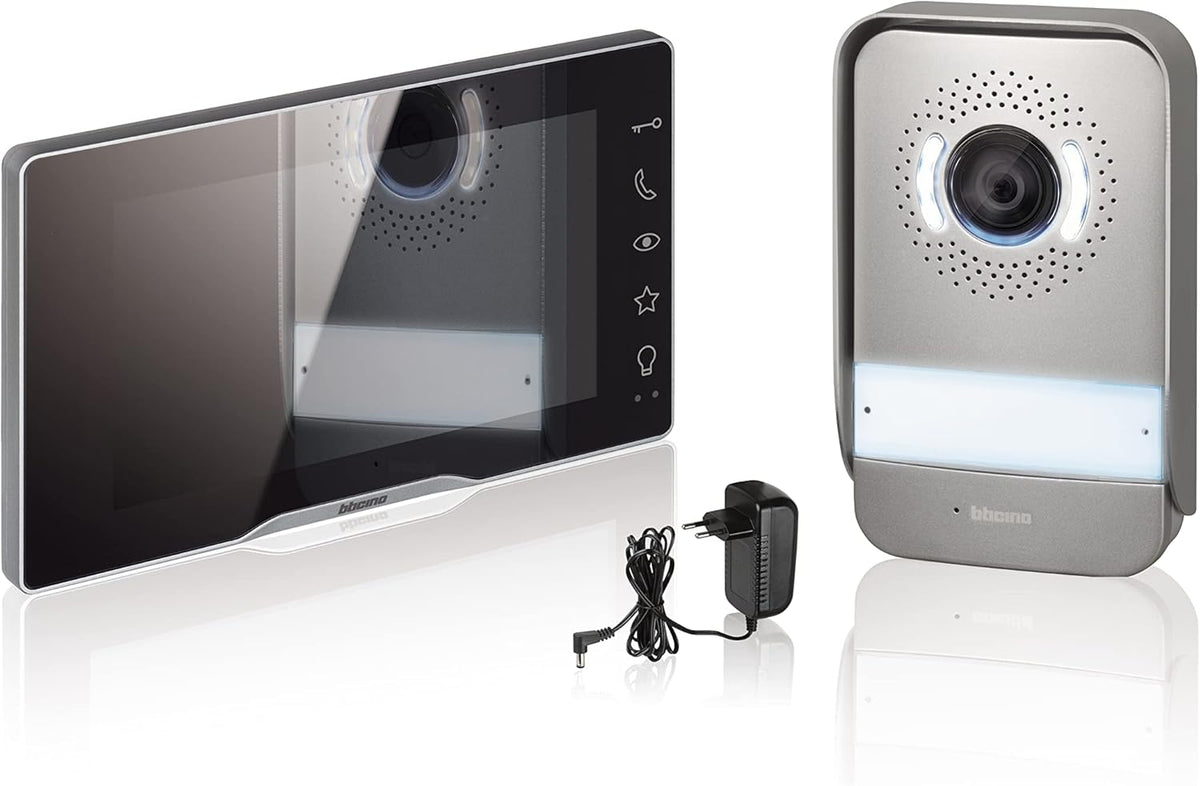 Bticino 318913 Easykit Plus video-intercom voor 1 gezinshuis, plug-in met 2 draden, 1 externe knop met bel en camera, 1 interne monitor 7 inch in kleur met handsfree, uitbreidbaar voor twee families