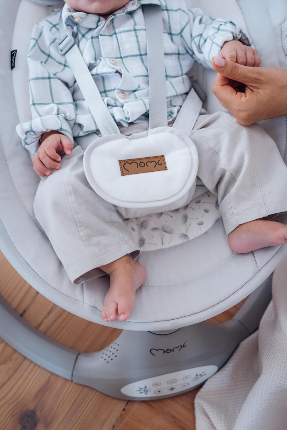 MOMI KENANI Rocking Chair for Children up to 9 kg Weight Foldable with Remote Control and Bluetooth for Connecting to Smartphone, Batteries and Mains with 5-Point Safety Belt - QUORE