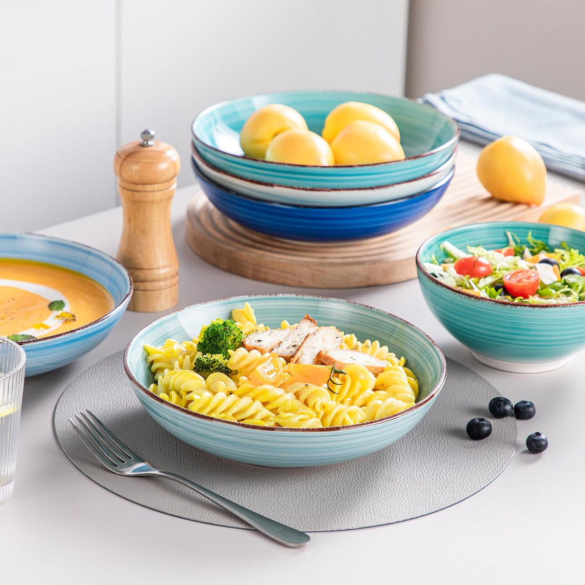 vancasso Bonita Blauwe Dinerset, 24-delig dinerservies voor 6 personen, handbeschilderde draaiende borden en kommen in moderne stijl, inclusief dinerborden, dessertborden, pastakommen en ontbijtkommen