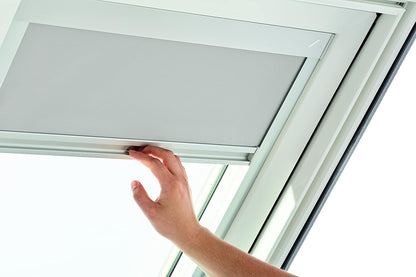 Origineel Roto Verduisterend Rolgordijn ZRV - Bijna Volledige Verduistering - Geleiderail Zilver - Voor Dakraam Serie Designo R6/R8, i8 en Classic 64/84 - Maat 094/098 | 09/09 - Kleur Stof Lichtgrijs - QUORE