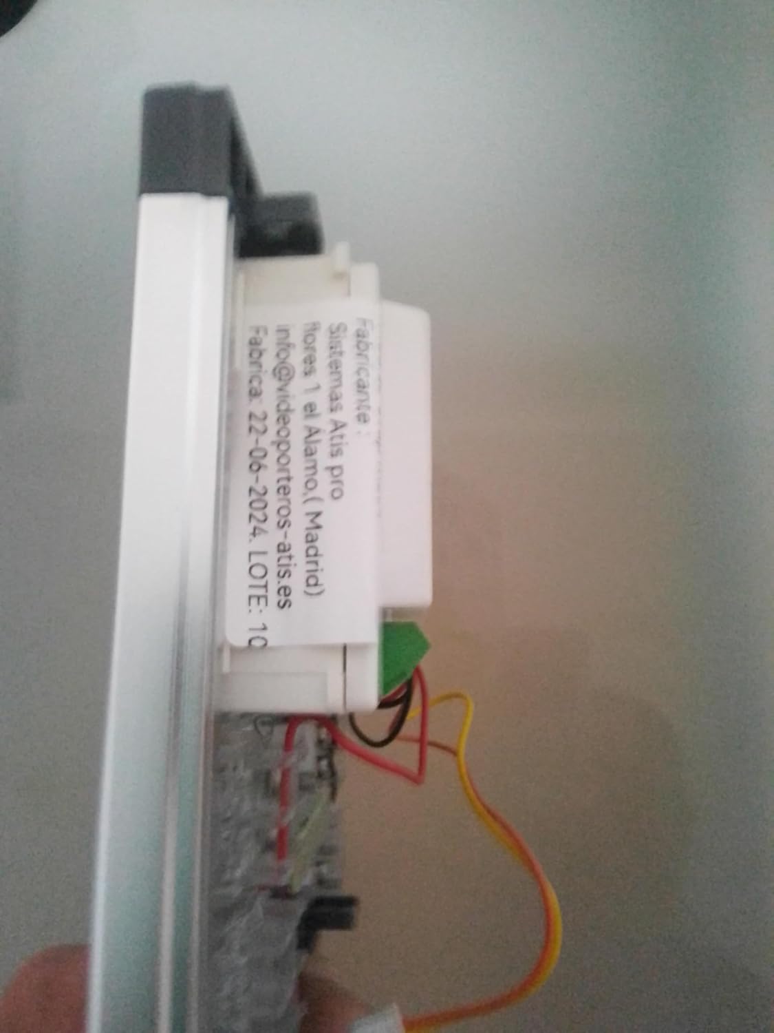 Automatische deurintercom met analoog systeem 4+n, voor gemeenschappen, compleet: straatbord, telefoons, inbouwdoos en voeding. Hoge kwaliteit van productie (5 appartementen)