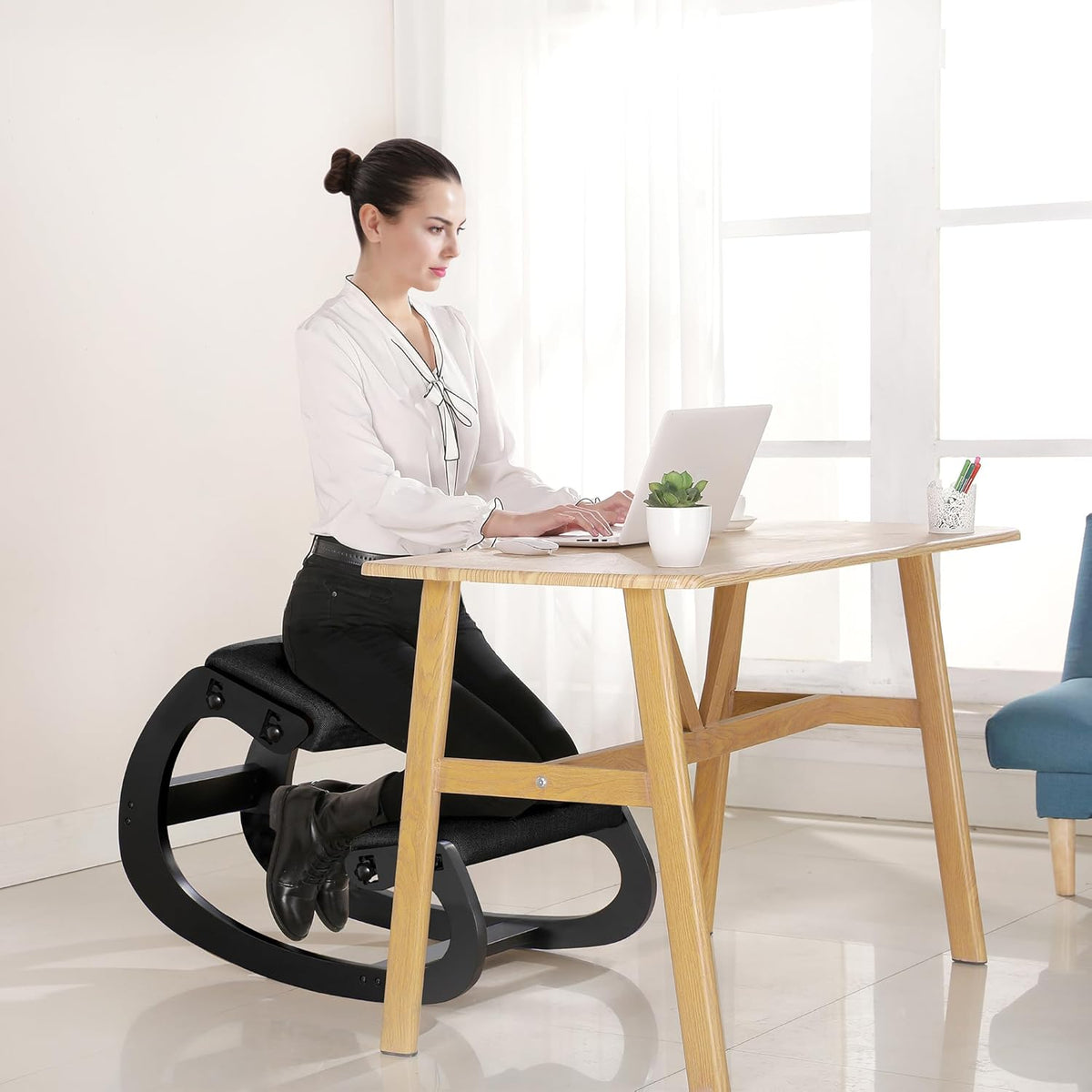 Predawn Ergonomische kniestoel voor zitcorrectie, kniekruk, kruk voor thuis, meditatie, houten en linnen kussen, rugpijn, nekpijn, verlichting en lichaamshouding (zwart)