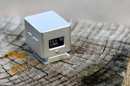 KEKS by antonKunze KM-Q OLED digitale belichtingsmeter zilver - OLED-display op achterkant