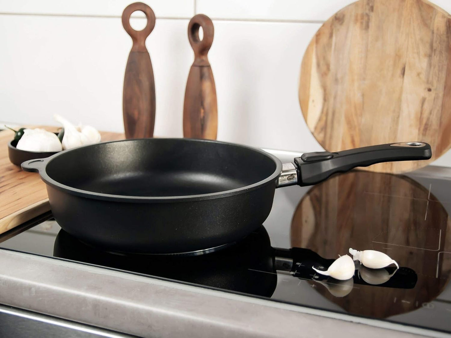 AMT Gastroguss Frying pan, 28 cm diameter, 7 cm high, stewpan, removable handle, suitable for induction, Lotan® non-stick finish, cast iron pan (cast aluminum), AMZN-I-728-Z20B - QUORE
