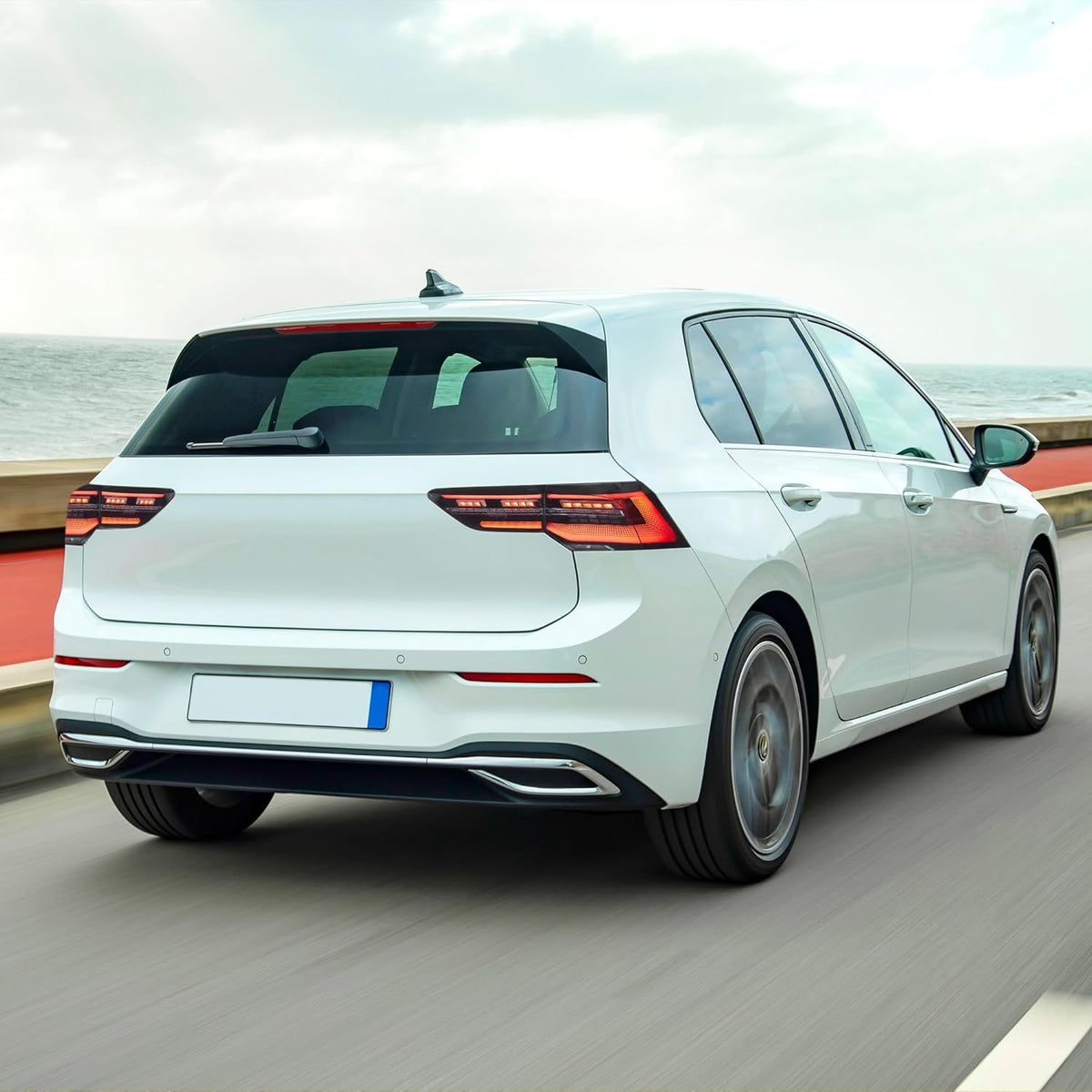 VLAND Achterlichten compatibel met Golf MK8 Golf 8 2020-2023, met E-keurmerk, 1 set bestuurders- en passagierszijde (gerookt)