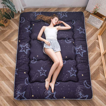 MAXYOYO Japanse Futon matras met patroon, gewatteerde logeermatras, logeerbed, opvouwbaar, tatami, mat, ademend, logeerbed voor camping, bank, droom, maan, 135 x 190 cm